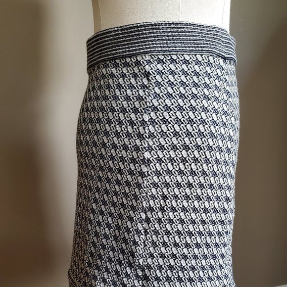 Diane von Furstenberg pull-on Caitrin mini skirt. - Picture 7 of 14